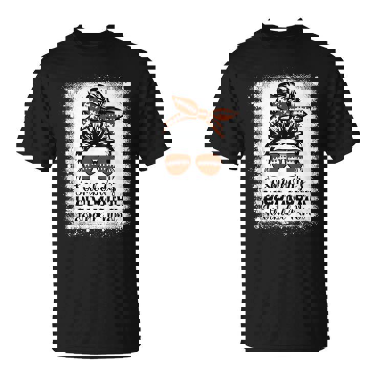 誰かのラウド・マウス・フットボール・マム・チアー・フットボール選手 Tシャツ