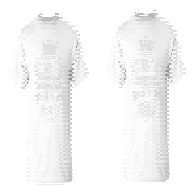 キングスは1961年3月生まれ65歳の誕生日 男性 男の子 Tシャツ