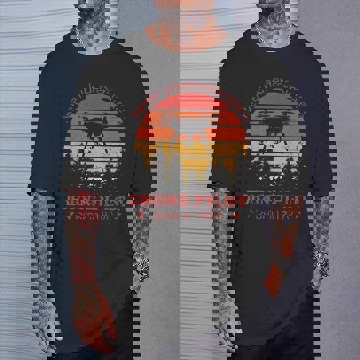 1970 年生まれのドローンパイロット、誕生日、クワドロコプター・ドローン Tシャツ 彼への贈り物