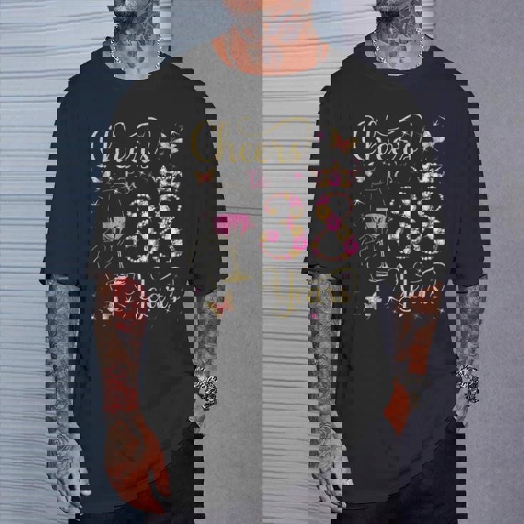 38歳、38歳の女王の誕生日、38歳の誕生日に乾杯。 Tシャツ 彼への贈り物