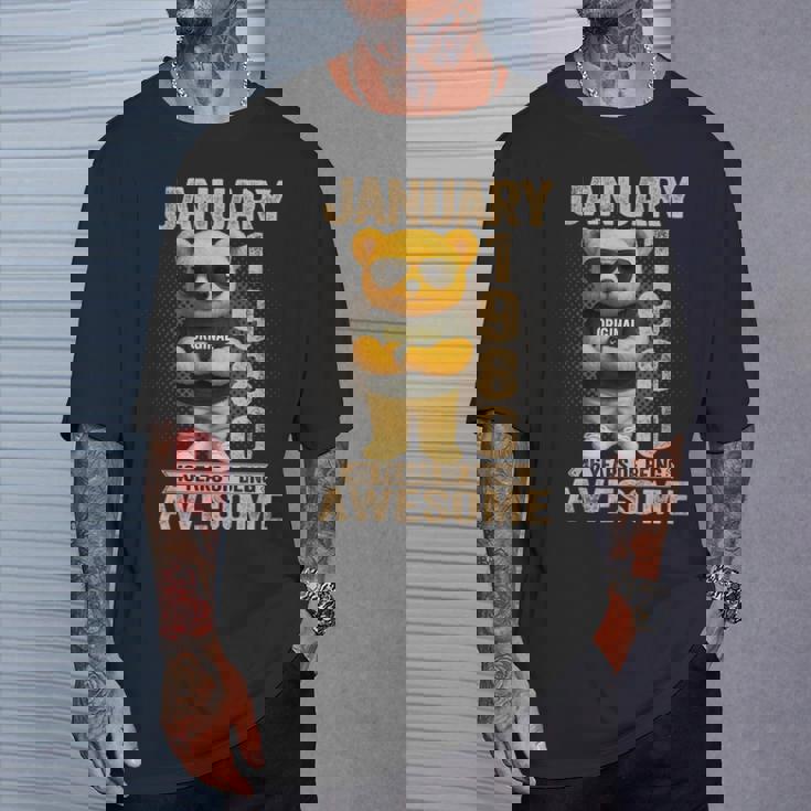 46歳 1980年1月 テディベア 46歳 誕生日 男性 女性 Tシャツ 彼への贈り物