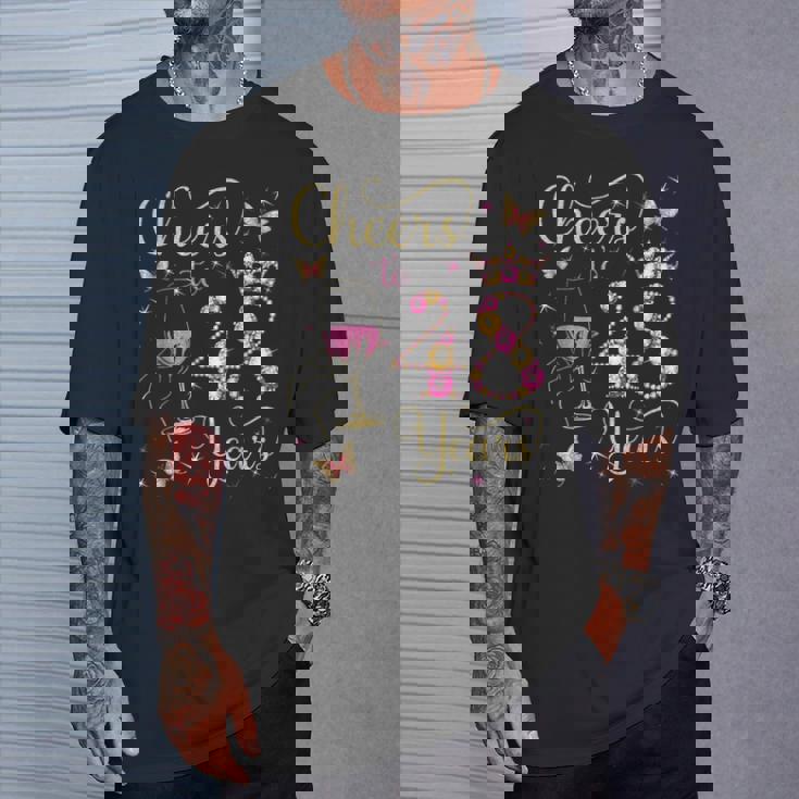 48歳、48歳の女王の誕生日、48歳の誕生日に乾杯。 Tシャツ 彼への贈り物