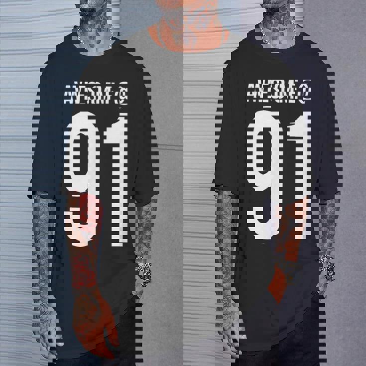 91歳で素晴らしい 面白い91歳の誕生日のお祝い。 Tシャツ 彼への贈り物