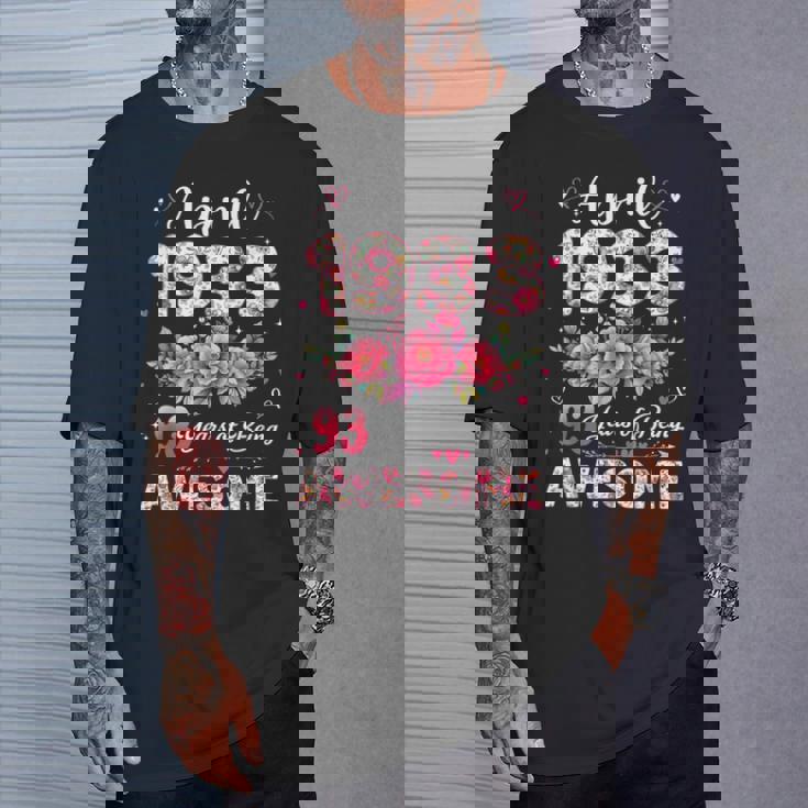 93歳 1933年4月 花柄 93歳 誕生日 男性 女性 Tシャツ 彼への贈り物