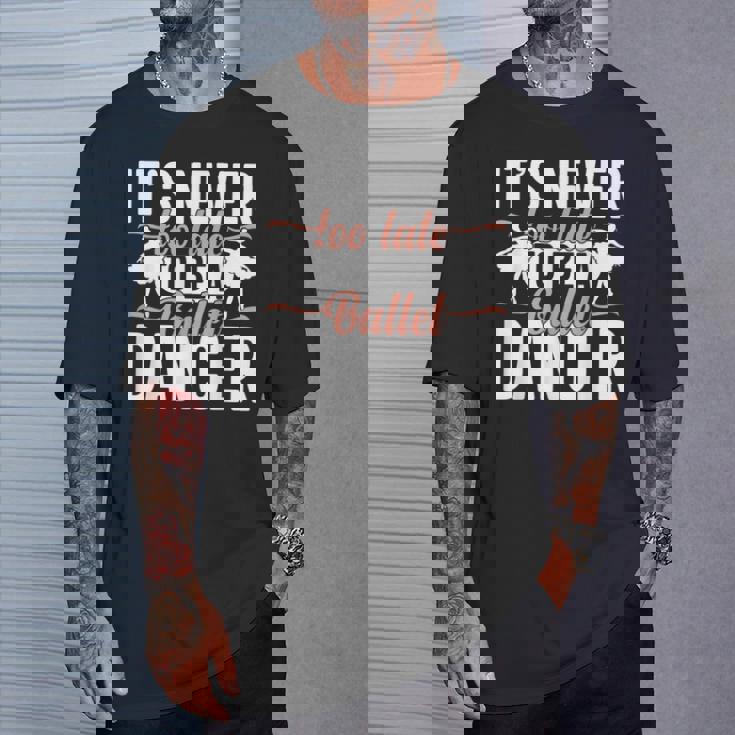 Ballerina Lifestyle Its Never Too Late To Be バレエダンサー Tシャツ 彼への贈り物