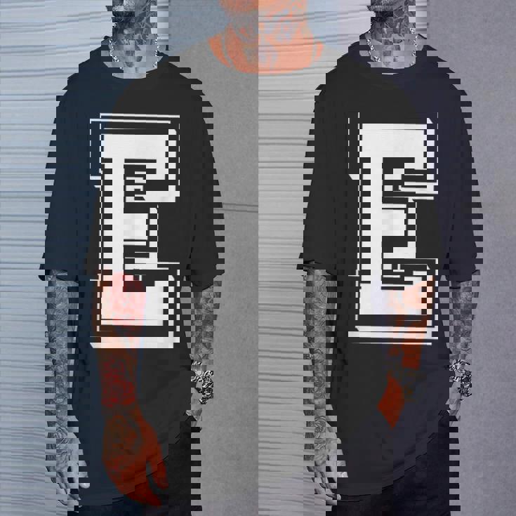 Best Friendshipseven Letters E From Friends Tシャツ 彼への贈り物