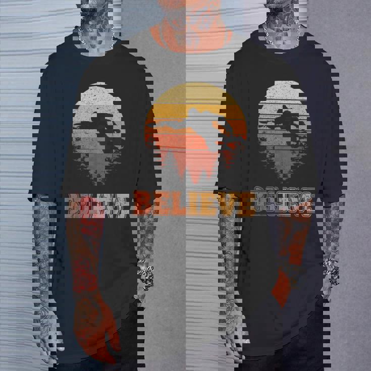 Bigfoot Believe Disc Golf Retro Sunset Vintage Flying Disc T-Shirt Gifts for Him