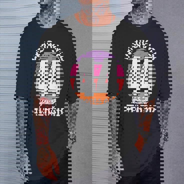 Celebrating 44 Years Of Friendship 面白いグループマッチング Tシャツ 彼への贈り物