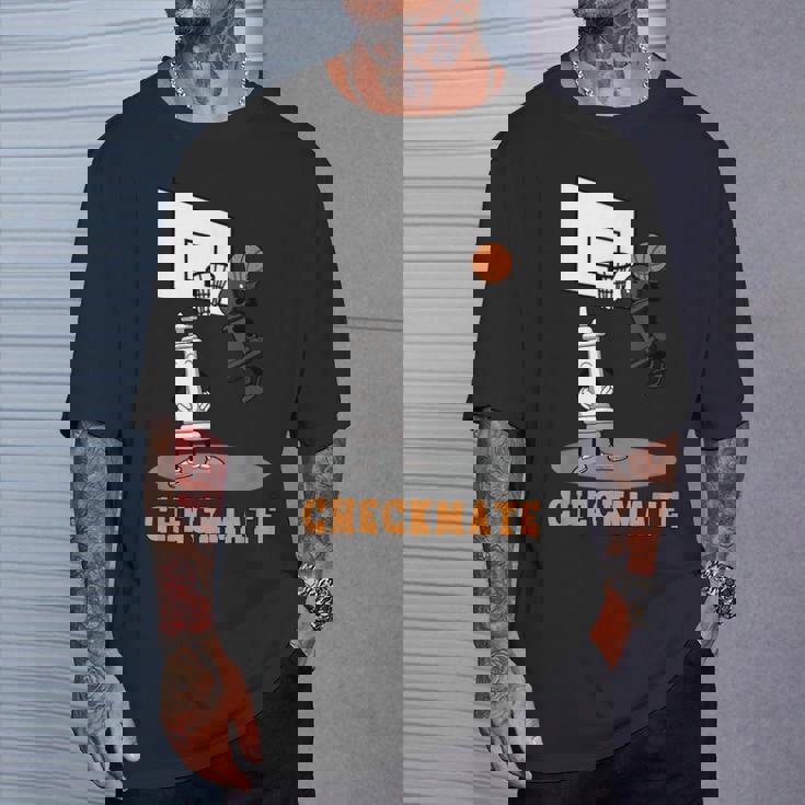 Checkmate Pawn Defeat King In Basketball チェスtシャツ Tシャツ 彼への贈り物