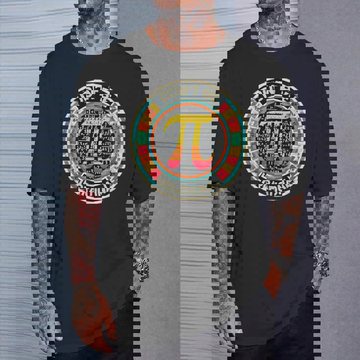 Don't Be Irrational レトロ ヴィンテージ シンボル Pi Day 算数教師 Tシャツ 彼への贈り物