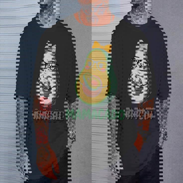 Mamacado Pregnant Avocado Mom Pun Tシャツ 彼への贈り物