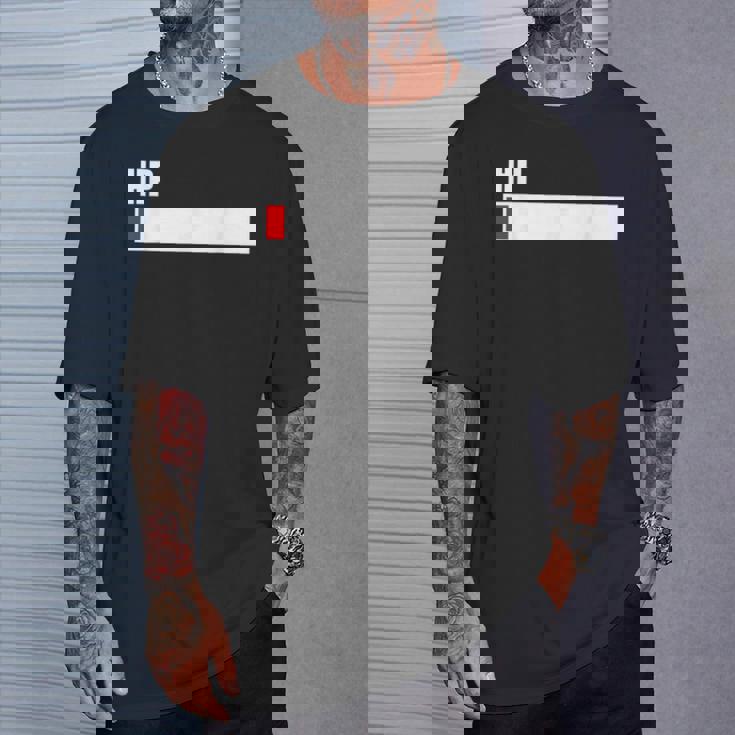 Hpが残りわずか 体力がない 限界 おもしろ ユーモア ゲーム Hpバー 黒 他カラー メンズ レディース 大きいサイズ Tシャツ 彼への贈り物