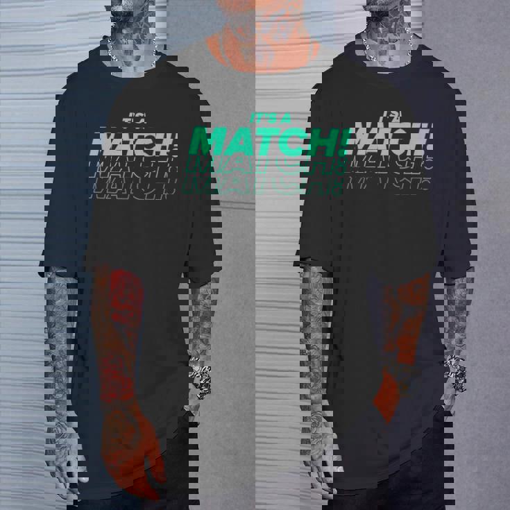 It's A Match Tinder デートフックアップ シングル用 面白い Tシャツ 彼への贈り物