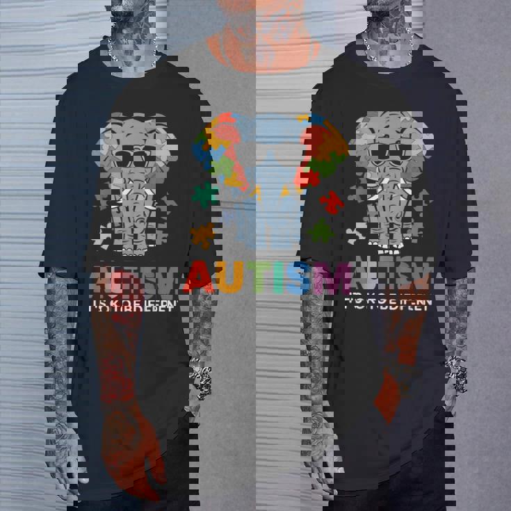 It's Ok To Be Different Awareness Elephant Tシャツ 彼への贈り物