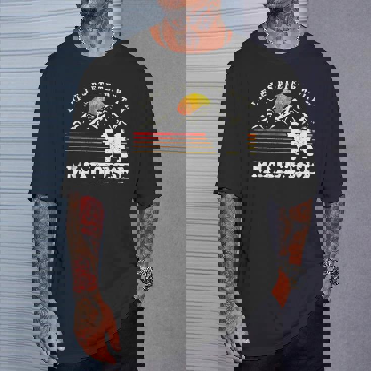 Life Better マルチーズ ビンテージ Dog Mom Dad Tシャツ 彼への贈り物