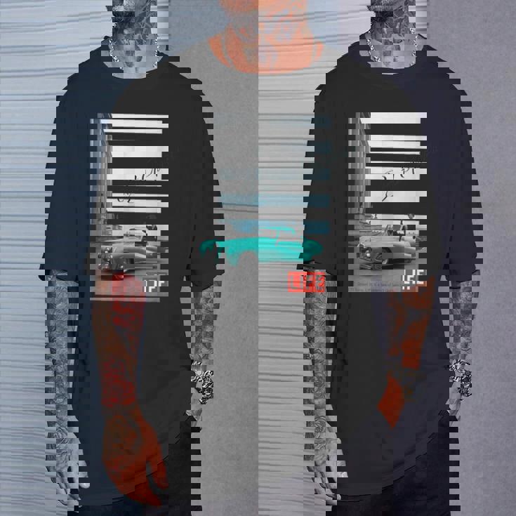 Life Picture Collection モデルと自動車 ／ エッフェル塔（1） Tシャツ 彼への贈り物