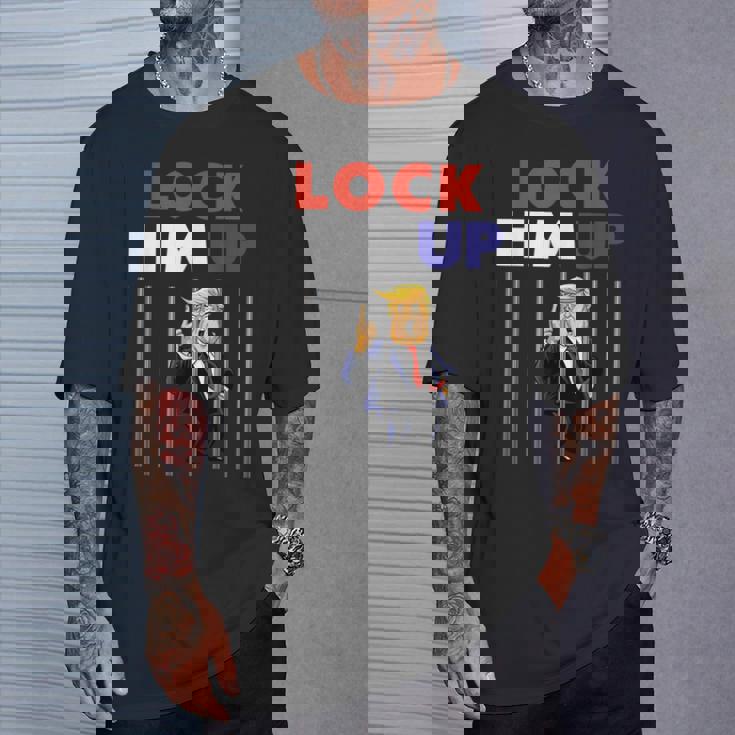 Lock Him Up Anti Trump Political Tシャツ 彼への贈り物