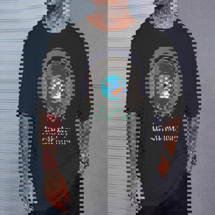 Low Batterytill Flowing 錦鯉 音楽 ヘッドホン 和風 低電力 共感 デザイン Tシャツ 彼への贈り物