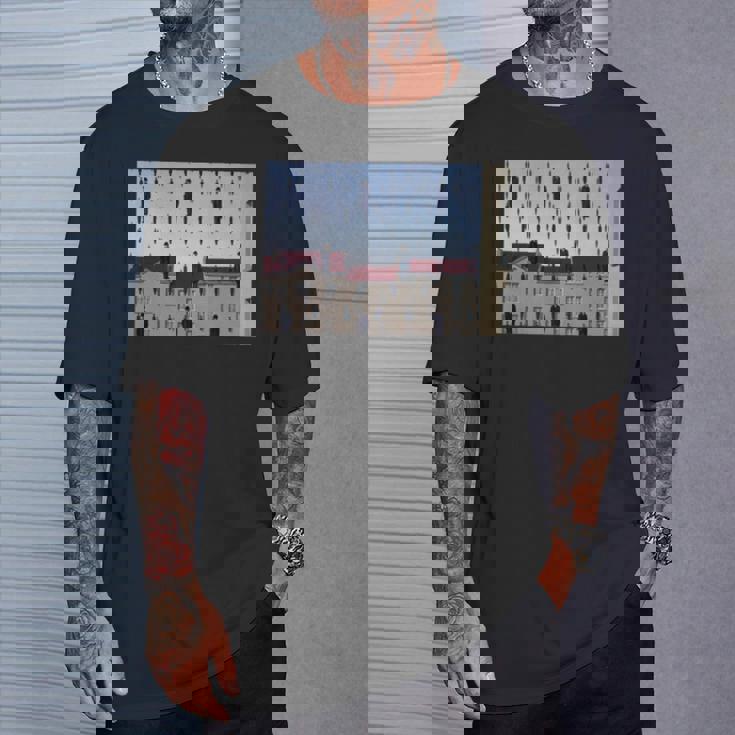 Magritteによるゴルコンダの有名な絵画。 長袖tシャツ Tシャツ 彼への贈り物