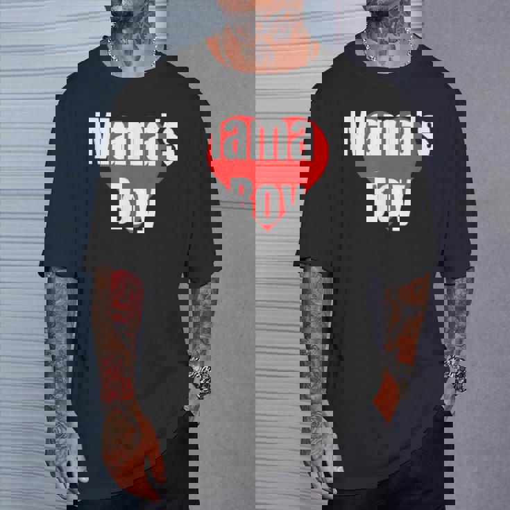 Mama's Boy おもしろグッズ服 Tシャツ 彼への贈り物