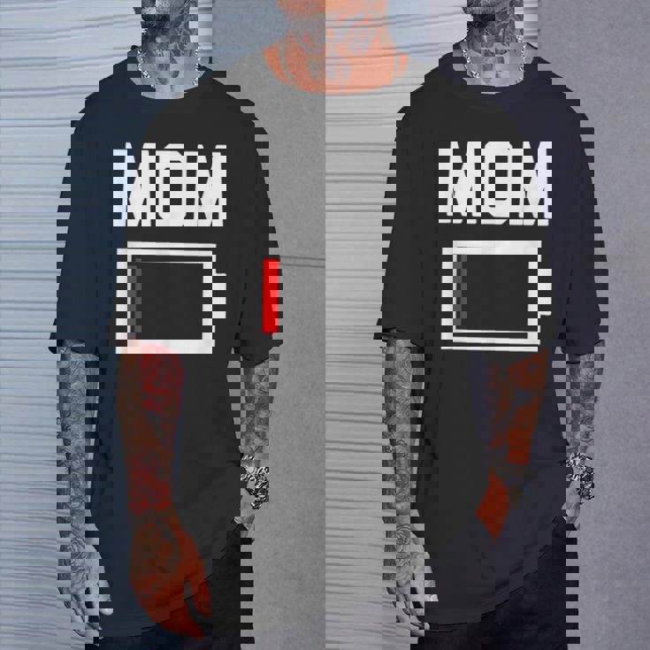 Mom Battery Low Mother Family Mama Mommy Mom Tシャツ 彼への贈り物