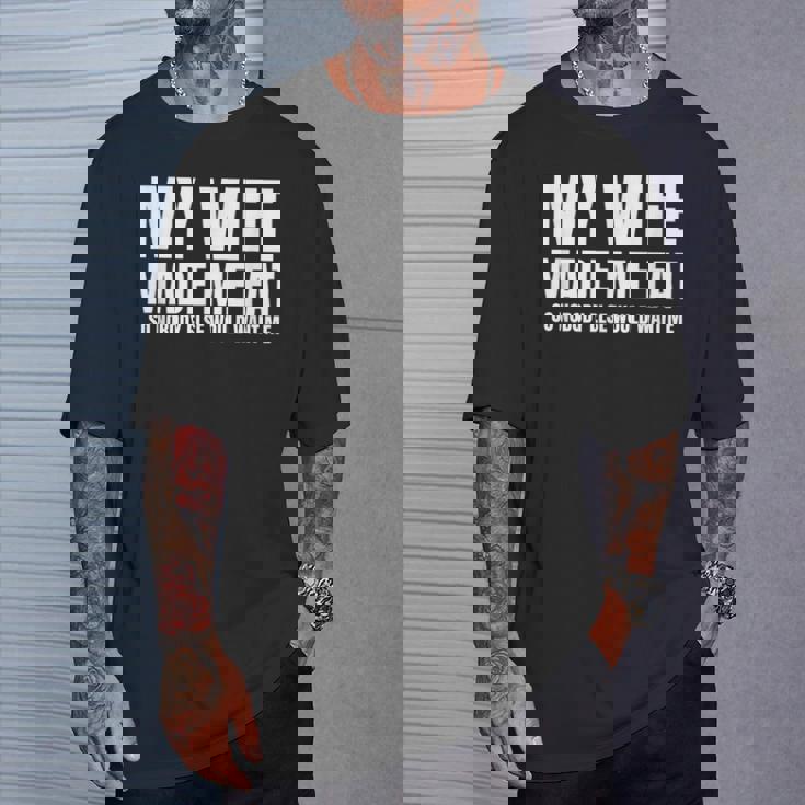 My Wife Made Me Fat Unhinged Dad Joke 不潔なミーム ぽっちゃり Tシャツ 彼への贈り物