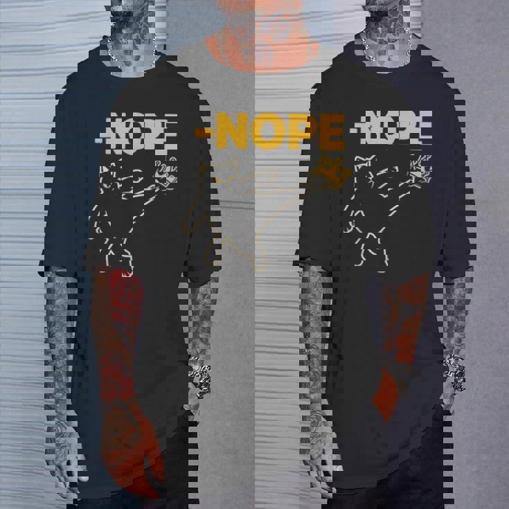 No Kings In America レトロ エッジの効いた抗議 Tシャツ 彼への贈り物