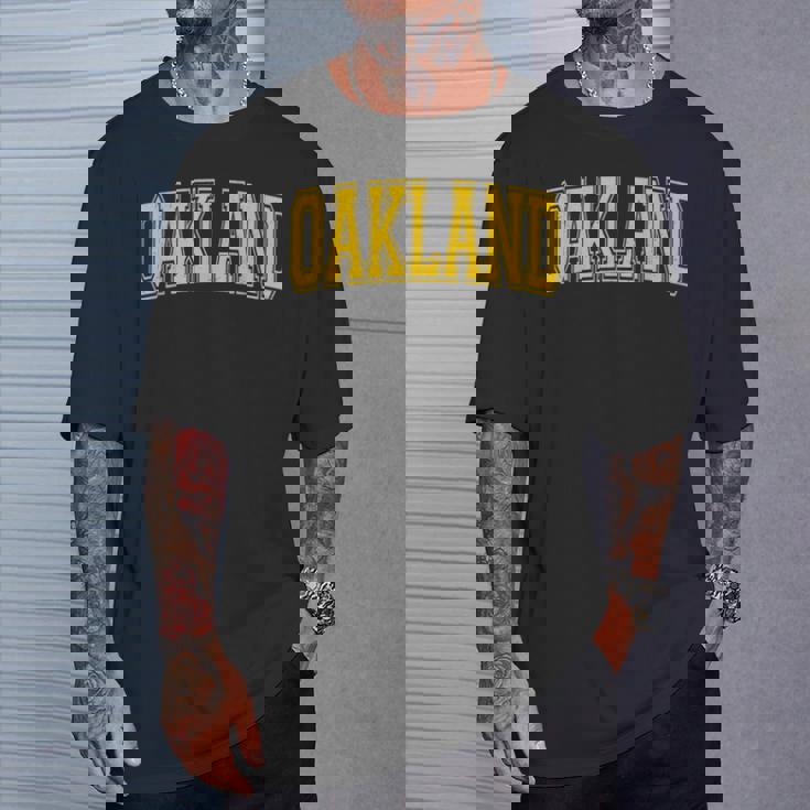 Oaklandarsityports アスレチックジャージスタイル Tシャツ 彼への贈り物