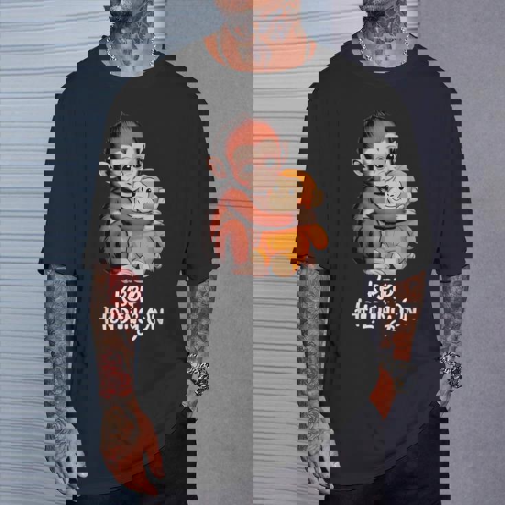 Punch Keep Holding On Cute Baby Monkey グラフィック Tシャツ 彼への贈り物