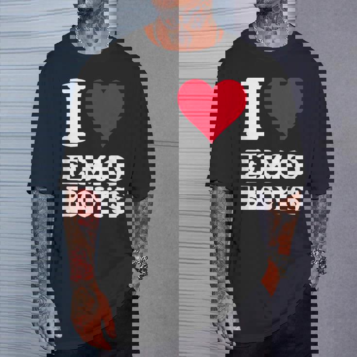 Red Heart I Love Emo Boys Tシャツ 彼への贈り物
