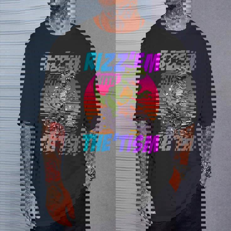 Rizz 'Em With The Tism 恐竜 T-Rex Meme Autism Tシャツ 彼への贈り物