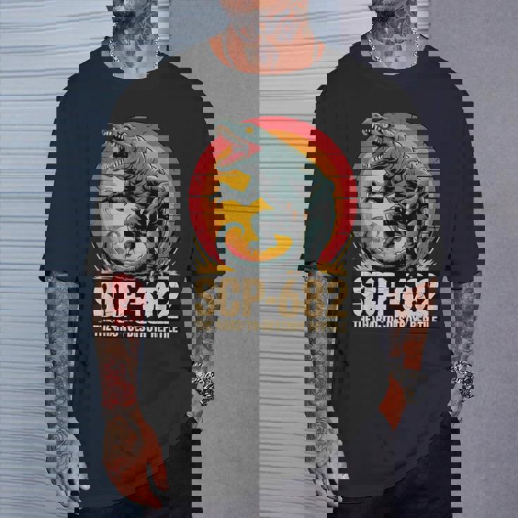 Scp-682 破壊しづらい爬虫類モンスターcpファンデーション Tシャツ 彼への贈り物