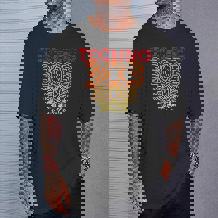 Synthesizer Techno 303 808 909 For Fans Of Analogueounds Tシャツ 彼への贈り物