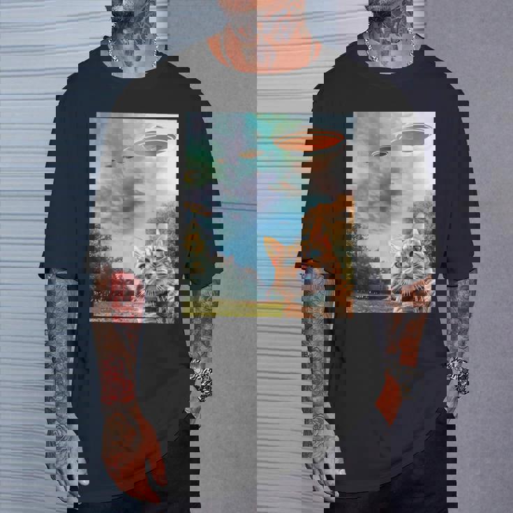 Ufo付き猫セルフィー Tシャツ 彼への贈り物