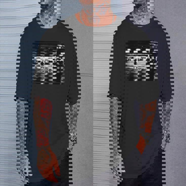 Urban Motion Monochrometreet Photography Tシャツ 彼への贈り物