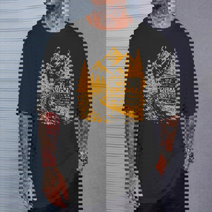 Wv ミニマリストヴィンテージウェストバージニア州生まれ育ち地元をご覧ください Tシャツ 彼への贈り物