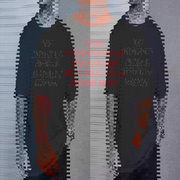 You Constently Amaze Me But Not In A Good Way Meme Tシャツ 彼への贈り物