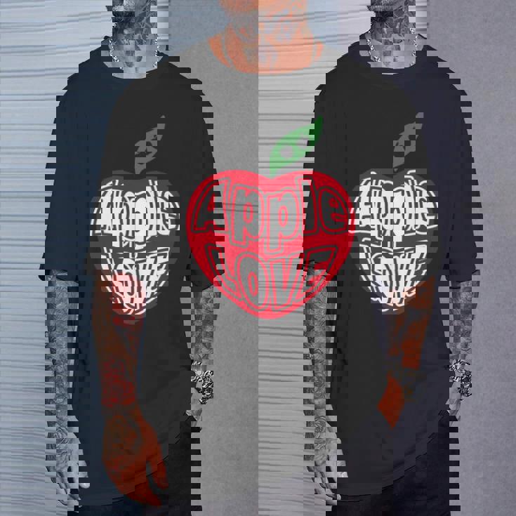 「Red Apple Fresh Fruit 」 ハート型 Love りんご フルーツ ユニークデザイン 長袖tシャツ Tシャツ 彼への贈り物