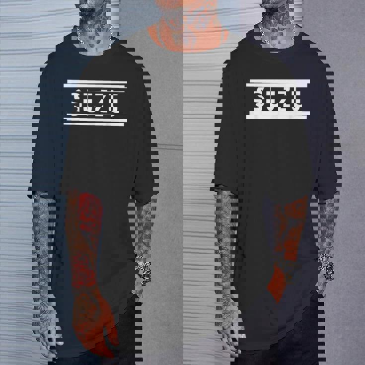 「Suzu」ヘボン式「すず」「スズ」下の名前 ローマ字 名入れ 名乗り ラテン文字 綴り Tシャツ 彼への贈り物