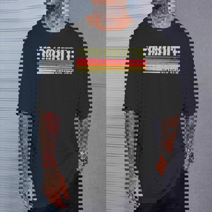 【山下 やました】名前 名字 家族お揃い ギャグ ネタ ウケ狙い 贈り物 ギフト 面白い おもしろ Tシャツ 彼への贈り物