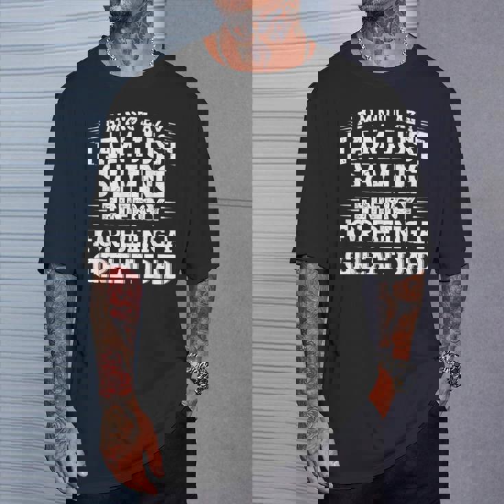 おかしな父の日「I Am Not Lazy I Am Justaving Energy」 Tシャツ 彼への贈り物