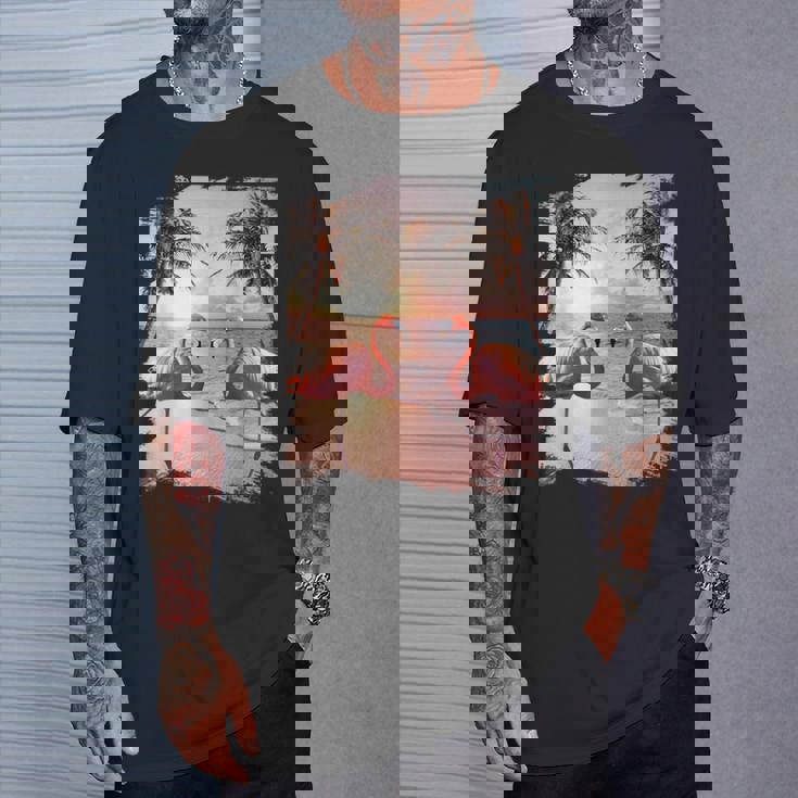 かわいいカラフルなフラミンゴヤシの木 Tシャツ 彼への贈り物