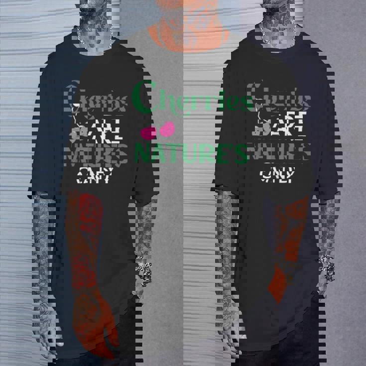 さくらんぼは自然のキャンディー、食べて健康によい名言 Tシャツ 彼への贈り物