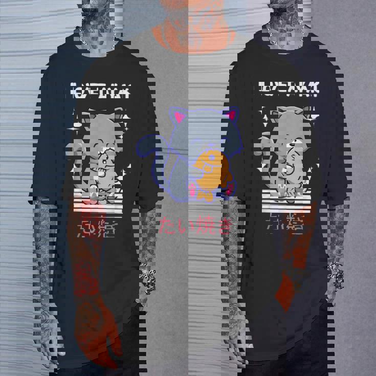 たい焼きが大好き かわいい かわいい 猫がたい焼きを食べる 日本アニメ Tシャツ 彼への贈り物