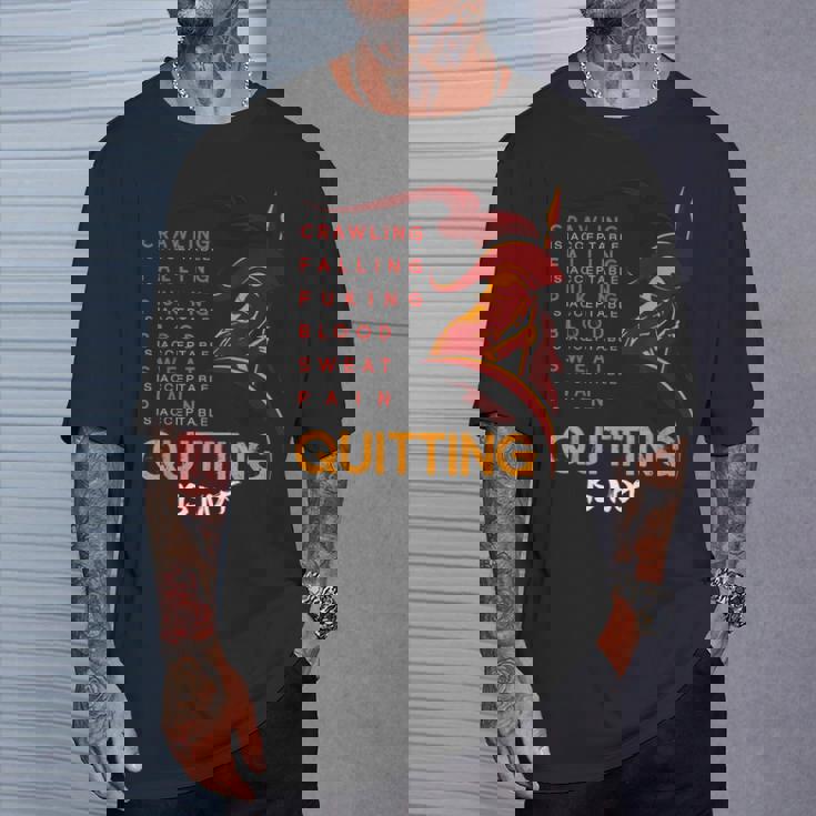 やめることは許されない スパルタンとマッドレース Tシャツ 彼への贈り物