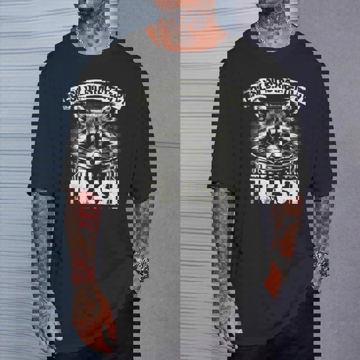 アライグマ ゴミに気を取られる アライグマ ゴミ男 Tシャツ 彼への贈り物