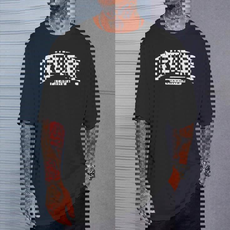 アーバインカリフォルニアカリフォルニア大学大学スタイル Tシャツ 彼への贈り物