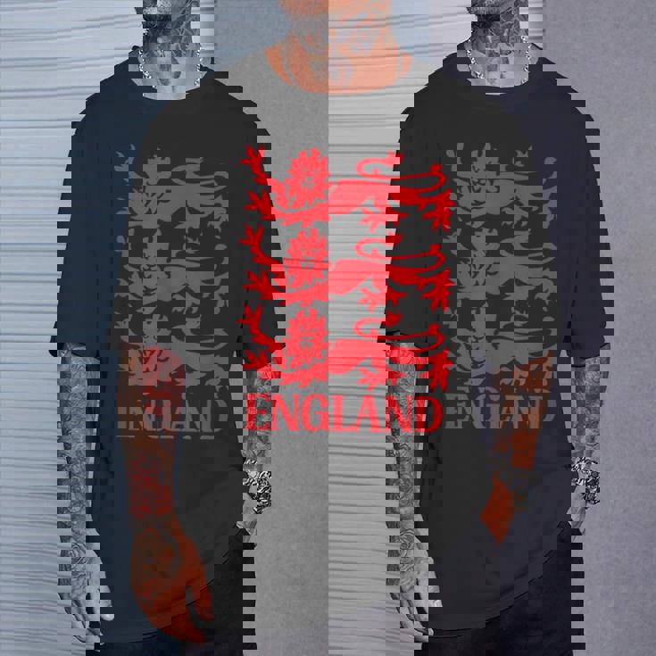 イングランドのスポーツファンのためのイングリッシュフットボールサッカーグラフィック Tシャツ 彼への贈り物