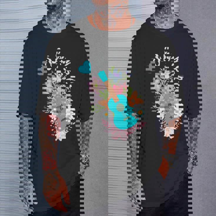 ウクレレギフト 70年代の花のウクレレ奏者 Tシャツ 彼への贈り物