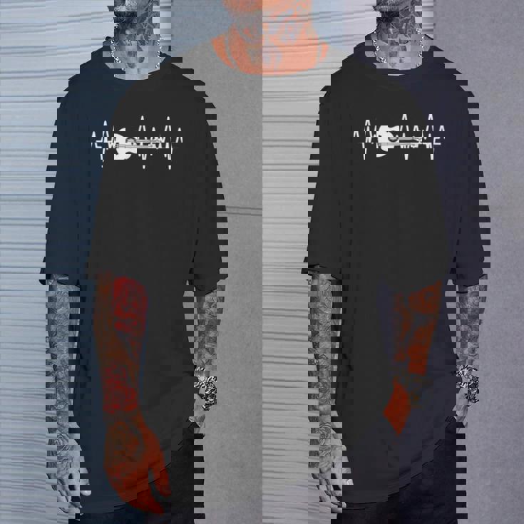 ウクレレ・ハートライン ウクレレ愛好家 Tシャツ 彼への贈り物